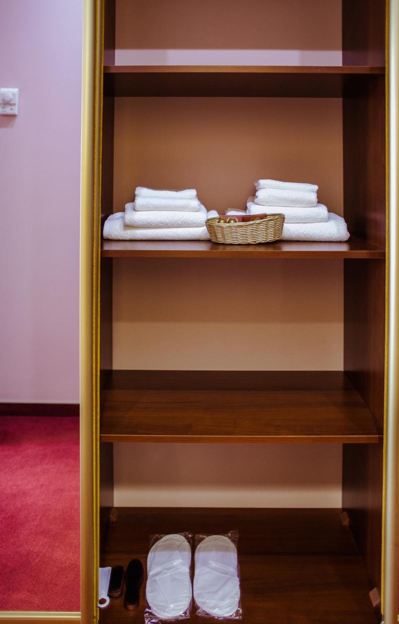 Warszawa Hotel Malekhuv エクステリア 写真